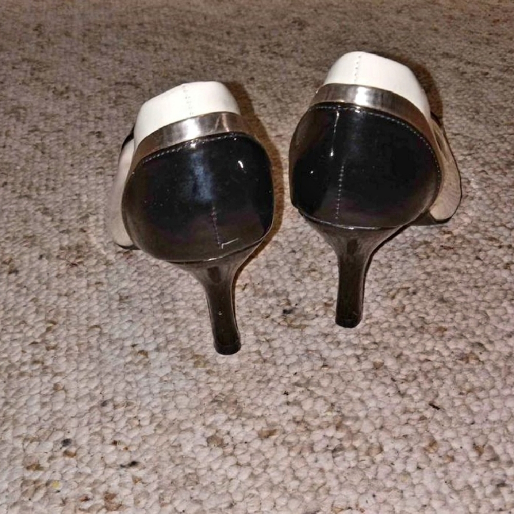 Heels - Picture 2 of 4
